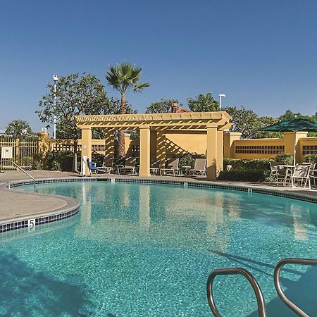 La Quinta Inn & Suites By Wyndham Ontario Airport Екстериор снимка