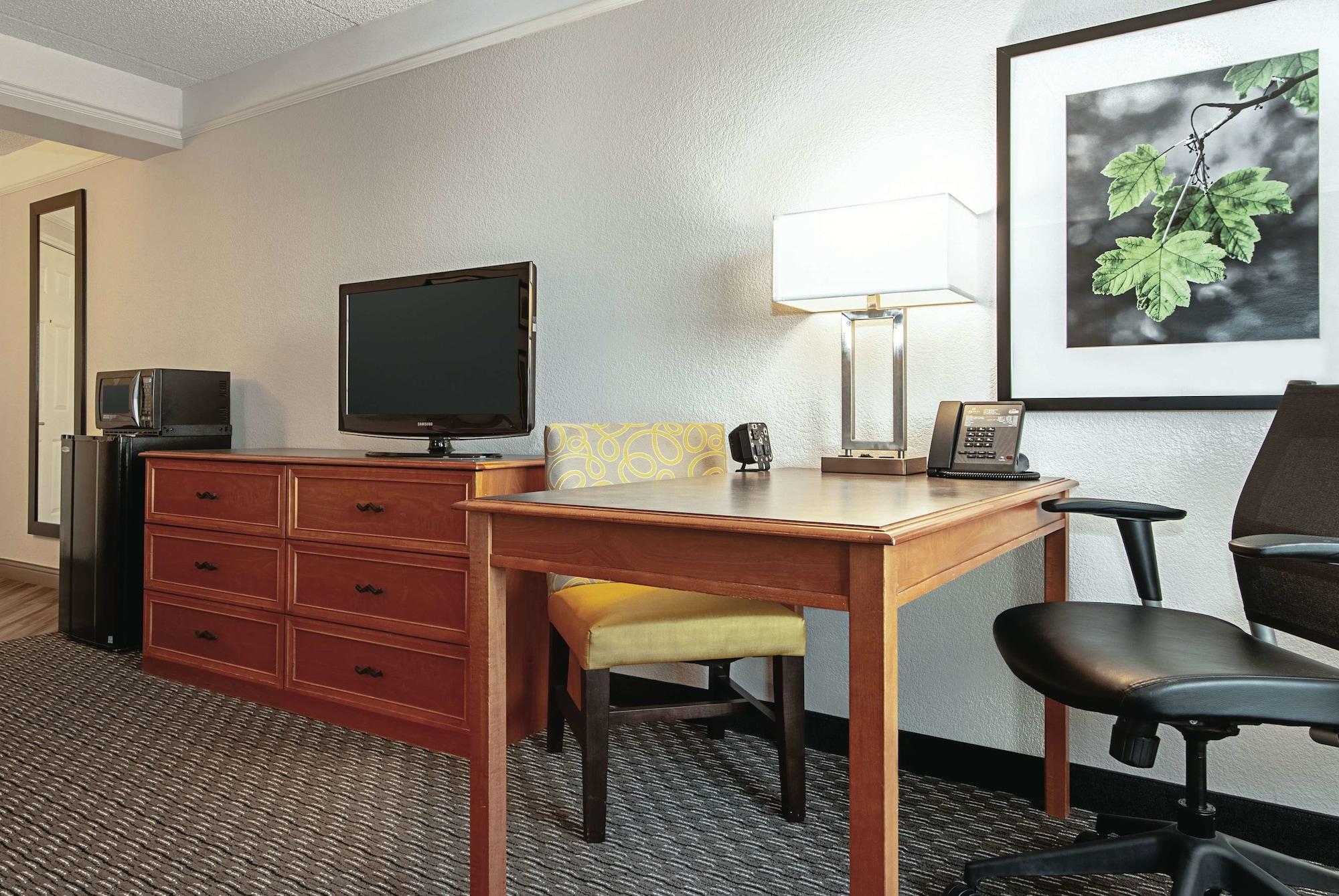 La Quinta Inn & Suites By Wyndham Ontario Airport Екстериор снимка
