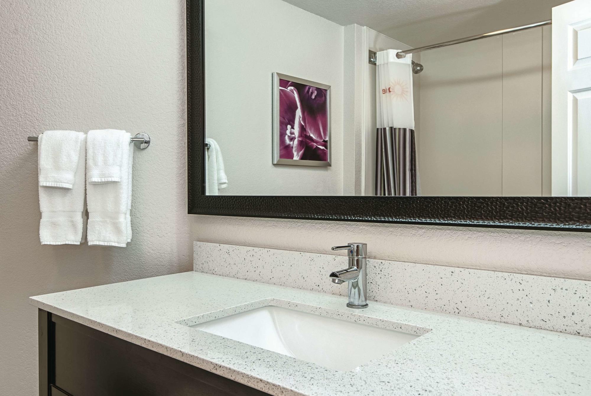 La Quinta Inn & Suites By Wyndham Ontario Airport Екстериор снимка