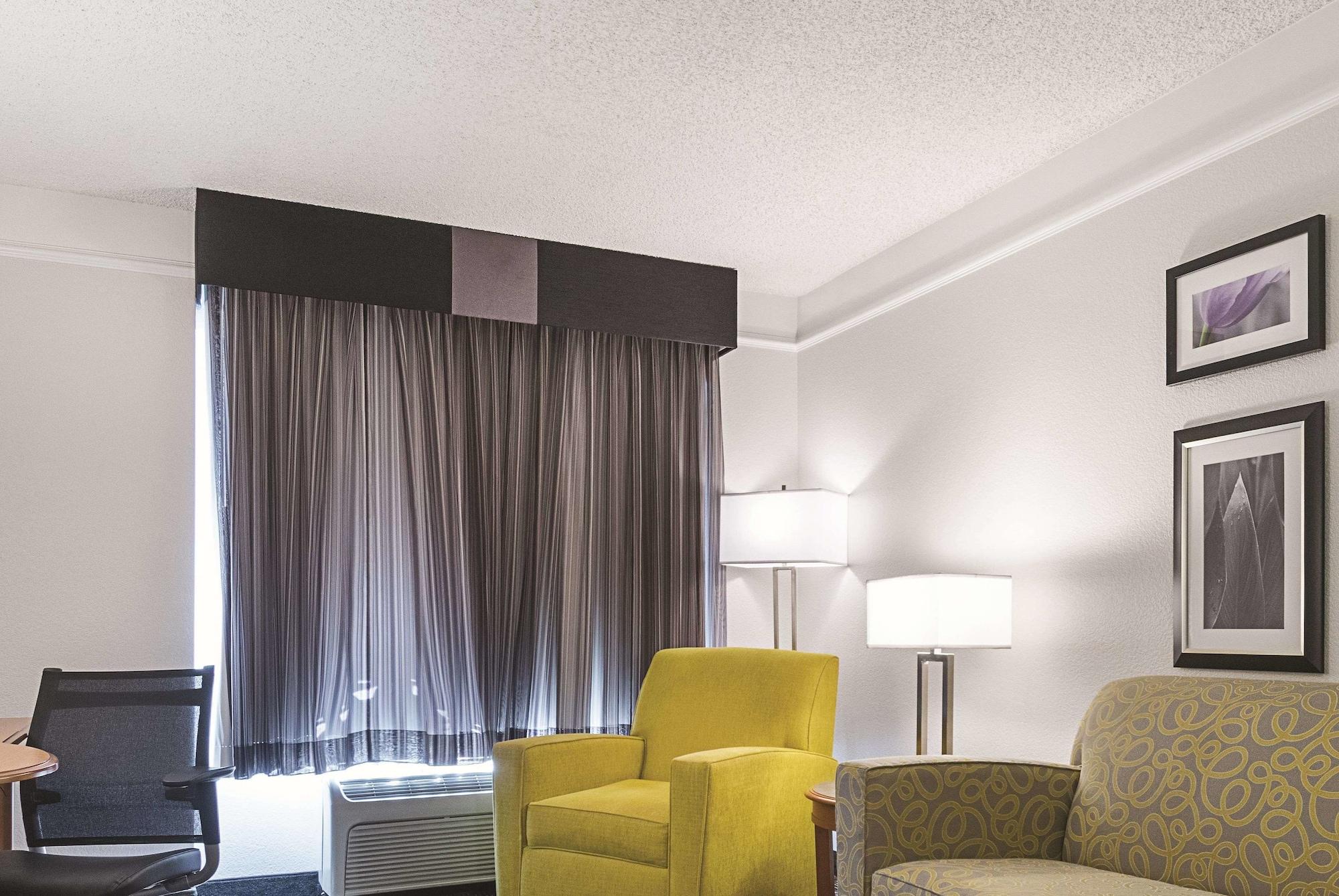 La Quinta Inn & Suites By Wyndham Ontario Airport Екстериор снимка