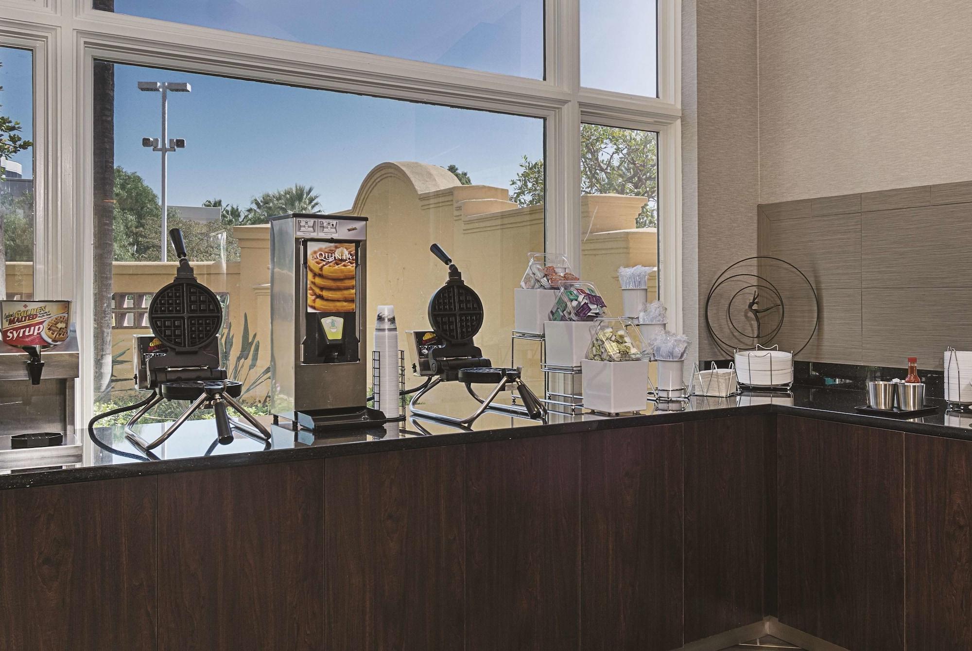 La Quinta Inn & Suites By Wyndham Ontario Airport Екстериор снимка