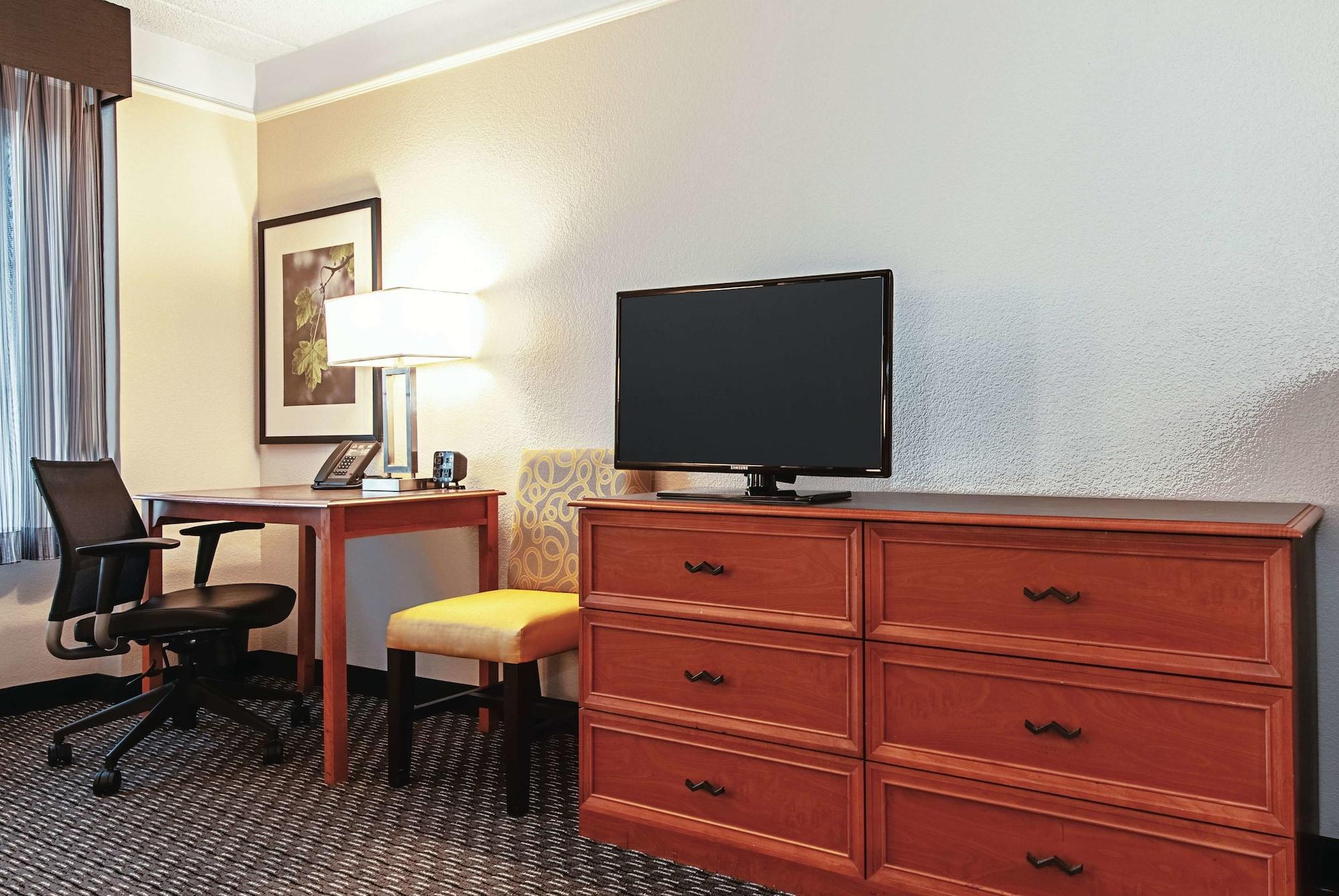 La Quinta Inn & Suites By Wyndham Ontario Airport Екстериор снимка