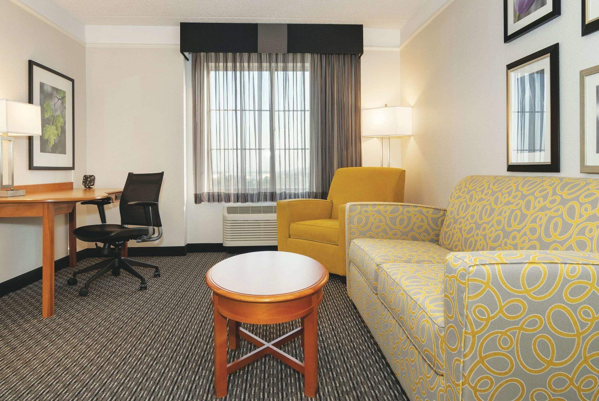 La Quinta Inn & Suites By Wyndham Ontario Airport Екстериор снимка