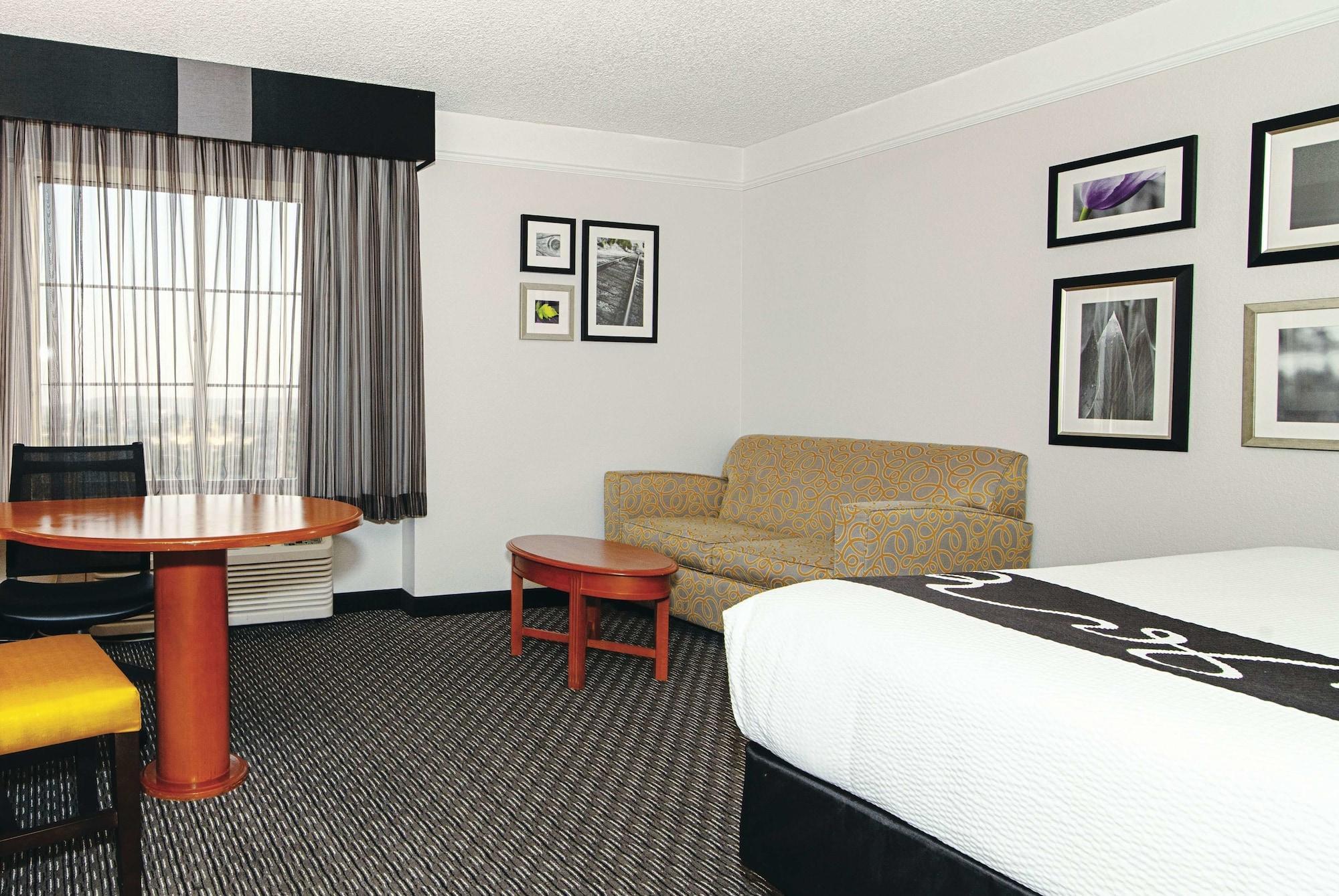 La Quinta Inn & Suites By Wyndham Ontario Airport Екстериор снимка