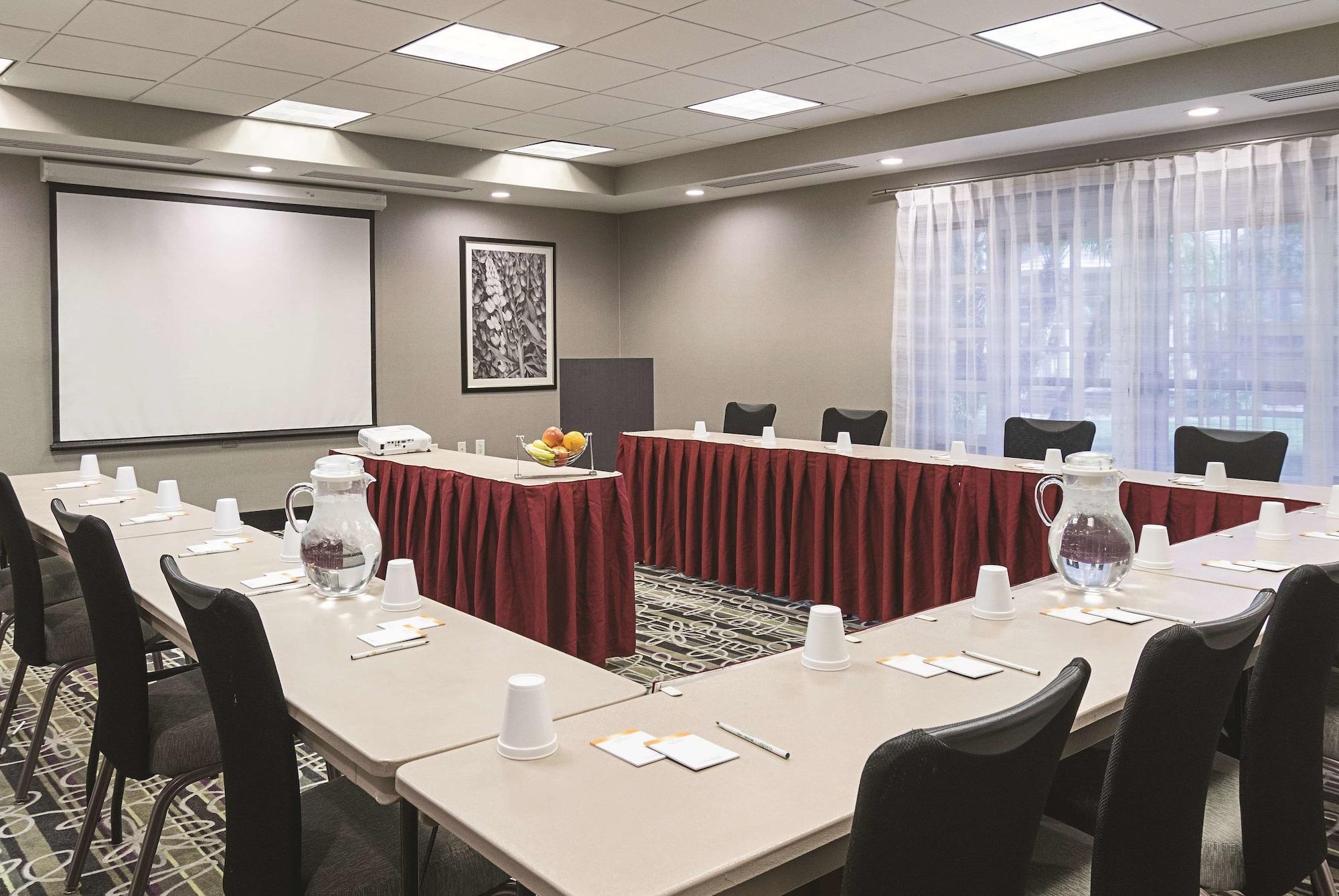 La Quinta Inn & Suites By Wyndham Ontario Airport Екстериор снимка