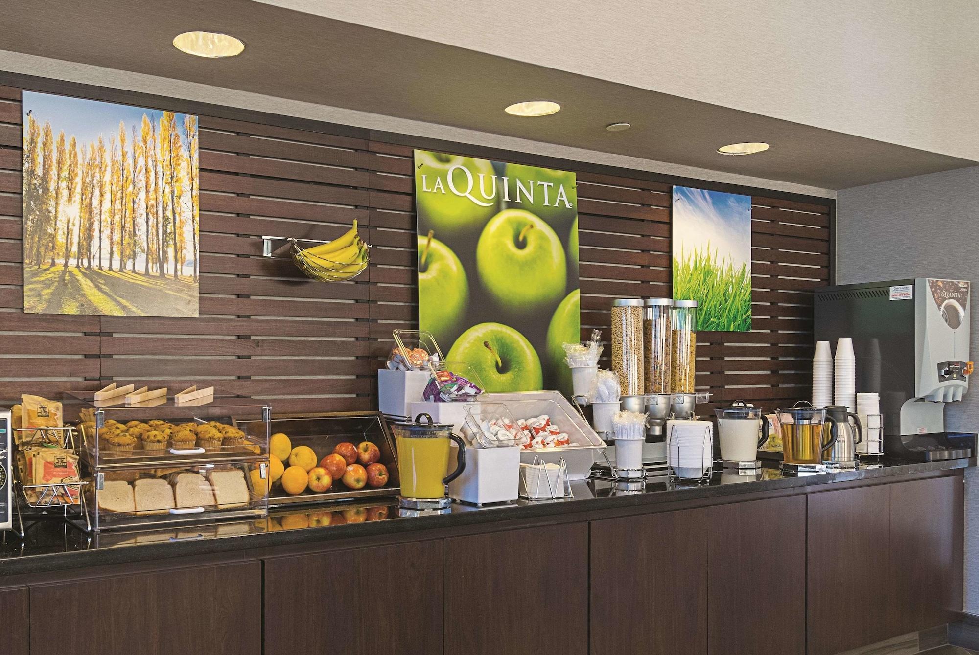 La Quinta Inn & Suites By Wyndham Ontario Airport Екстериор снимка