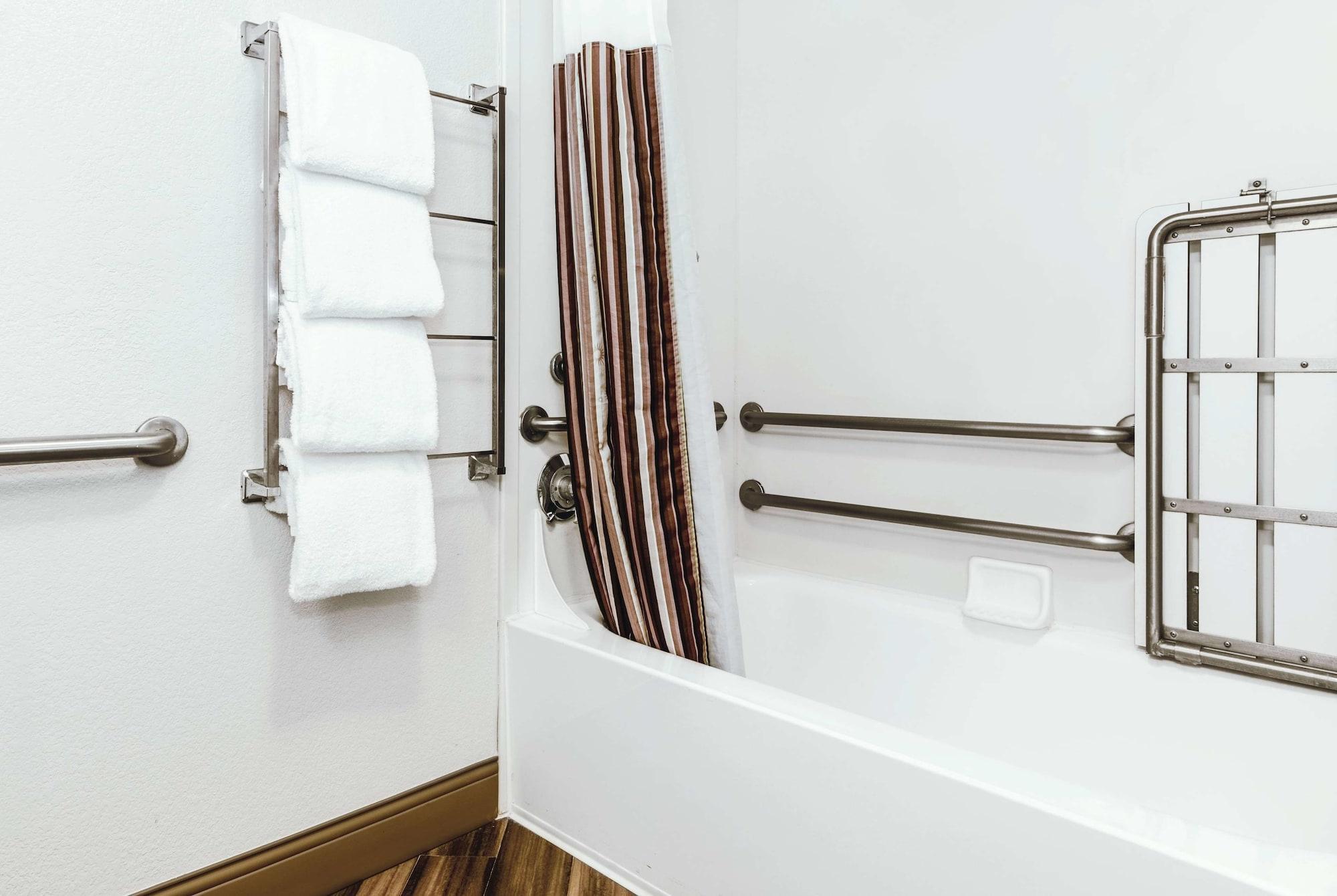 La Quinta Inn & Suites By Wyndham Ontario Airport Екстериор снимка