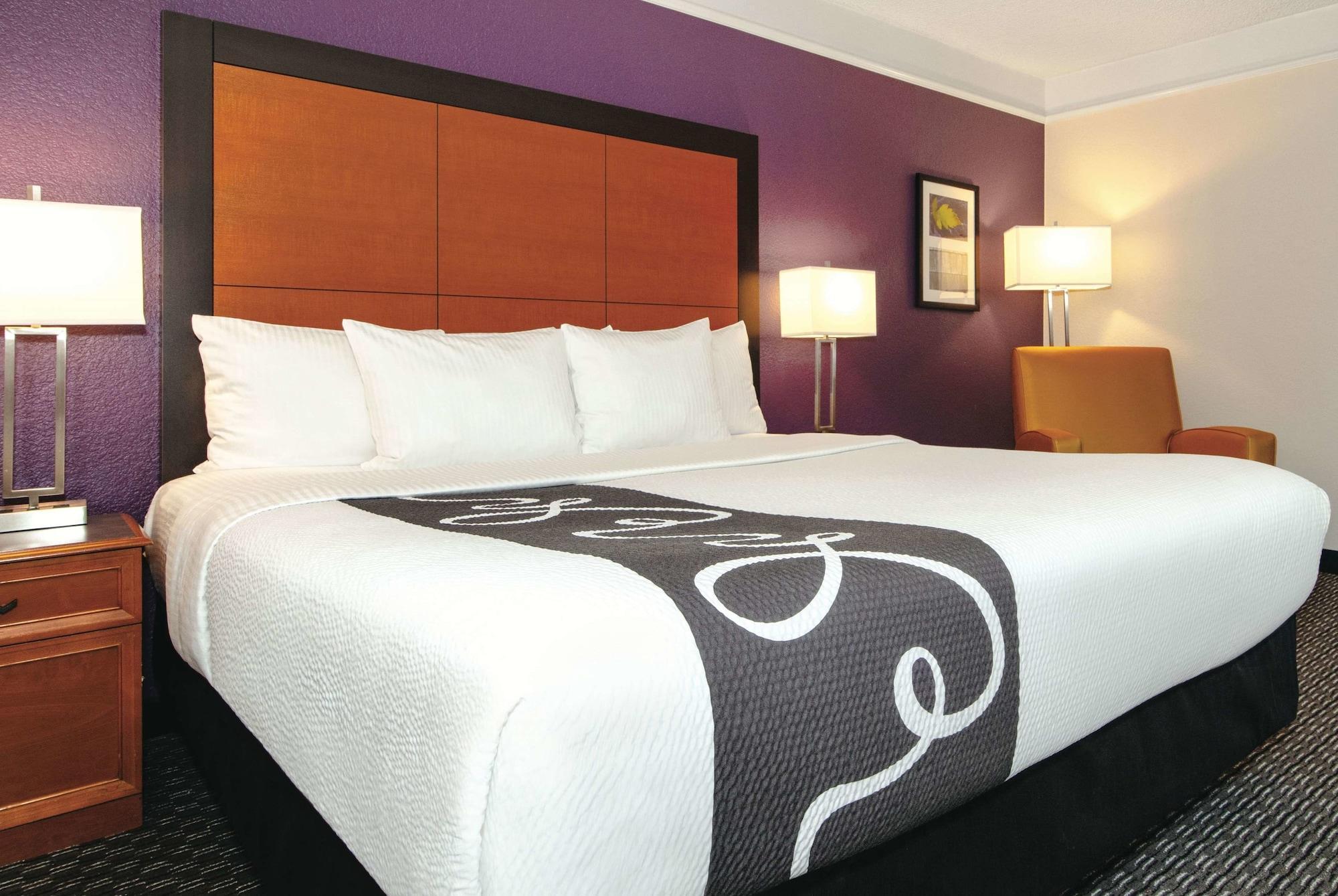 La Quinta Inn & Suites By Wyndham Ontario Airport Екстериор снимка