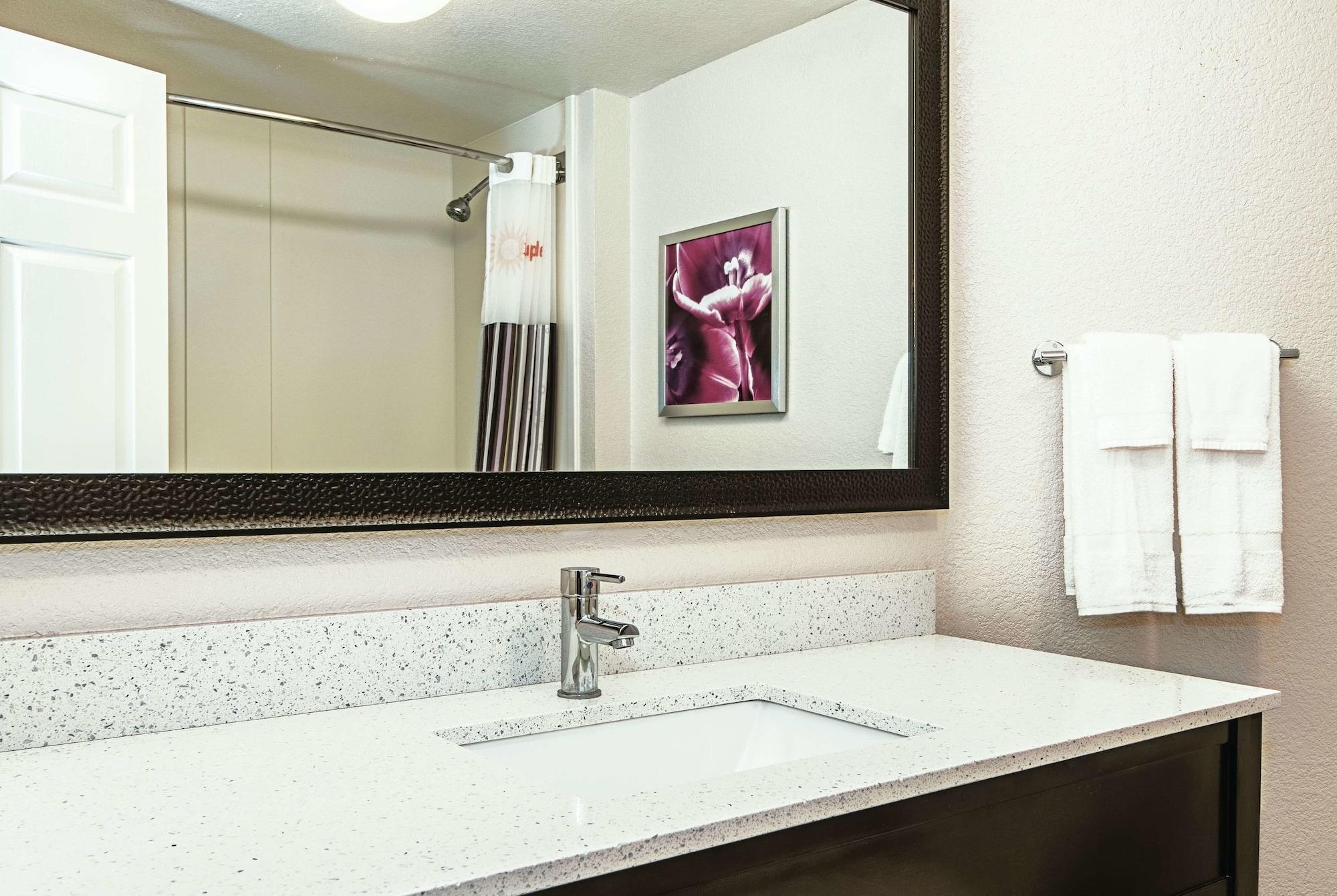 La Quinta Inn & Suites By Wyndham Ontario Airport Екстериор снимка