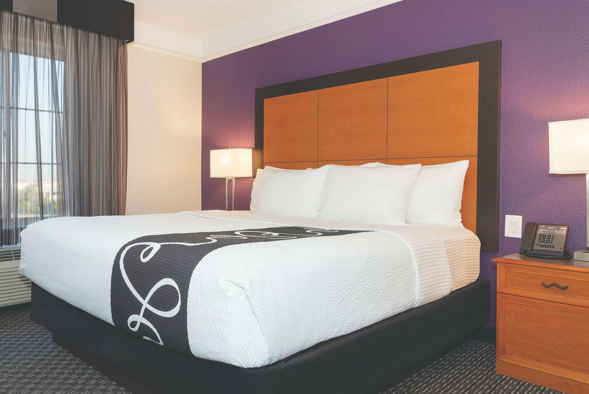 La Quinta Inn & Suites By Wyndham Ontario Airport Екстериор снимка