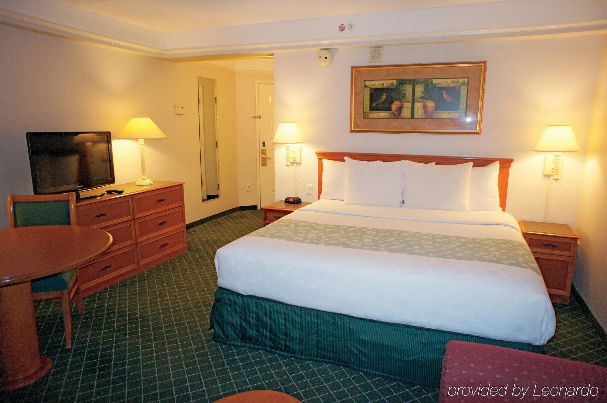 La Quinta Inn & Suites By Wyndham Ontario Airport Екстериор снимка