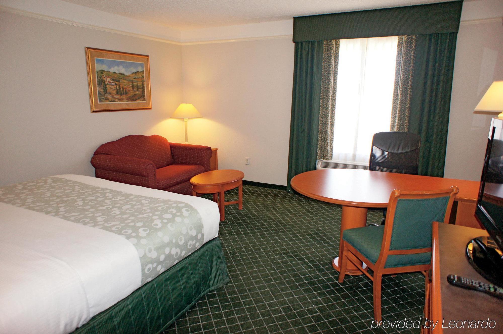La Quinta Inn & Suites By Wyndham Ontario Airport Екстериор снимка