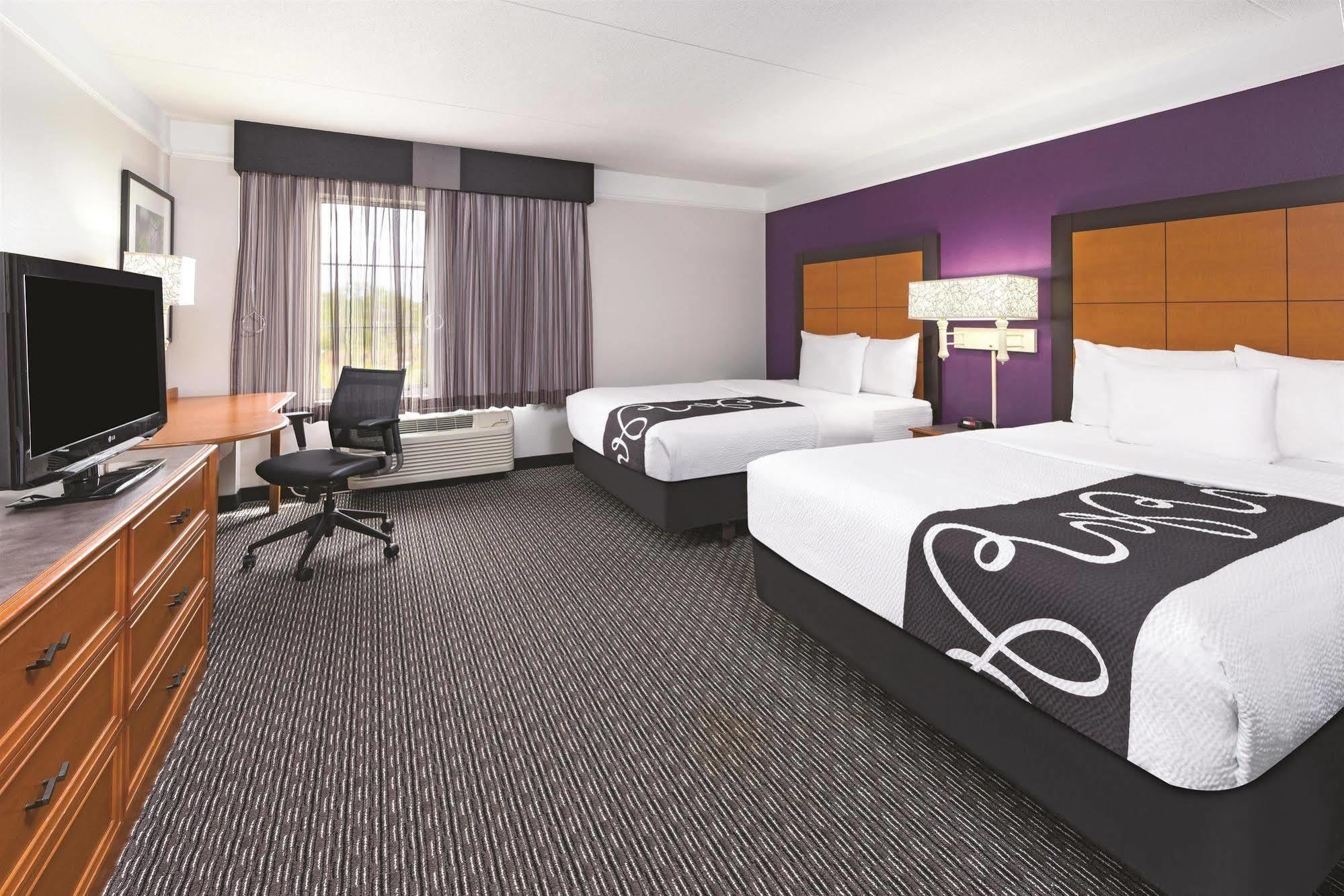 La Quinta Inn & Suites By Wyndham Ontario Airport Екстериор снимка