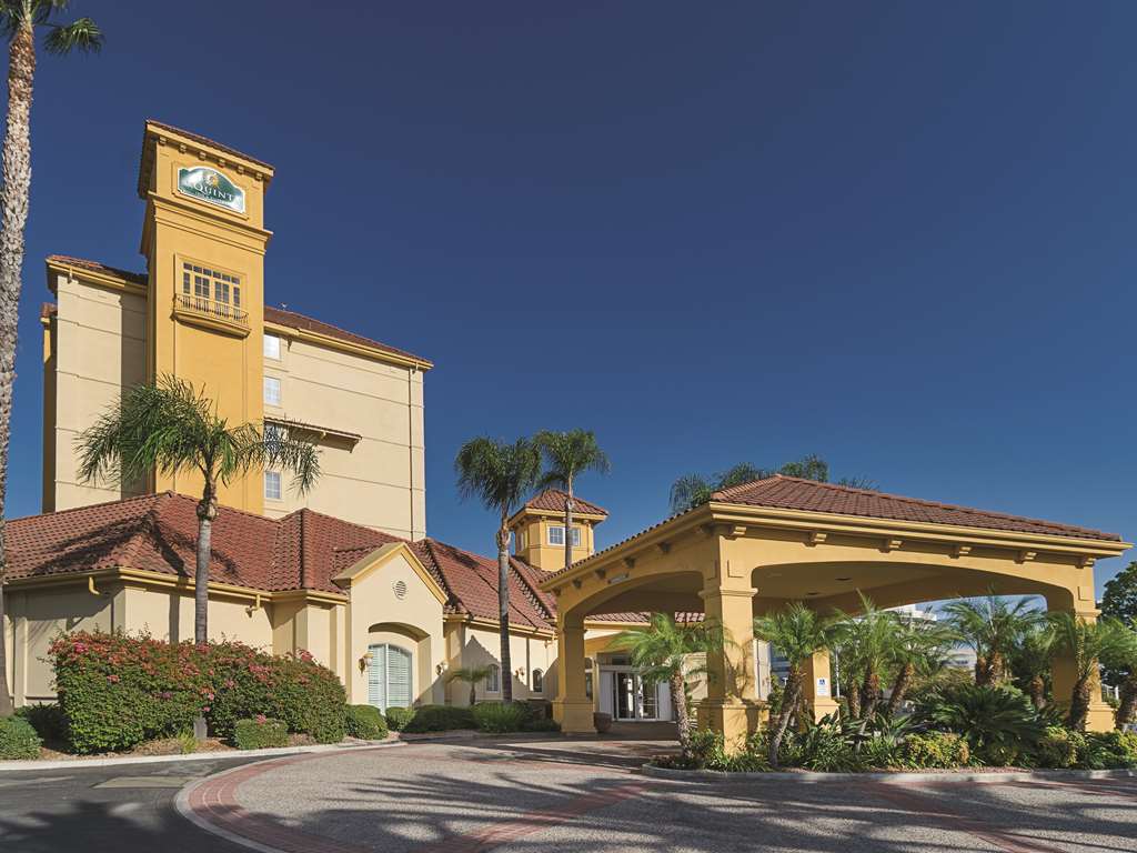 La Quinta Inn & Suites By Wyndham Ontario Airport Екстериор снимка